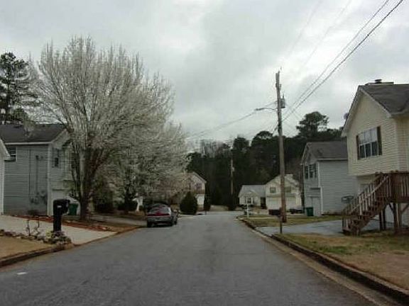 Exterior Neighborhood (street photo)