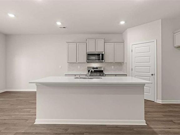 5th image of 200 Friendship Oak Way