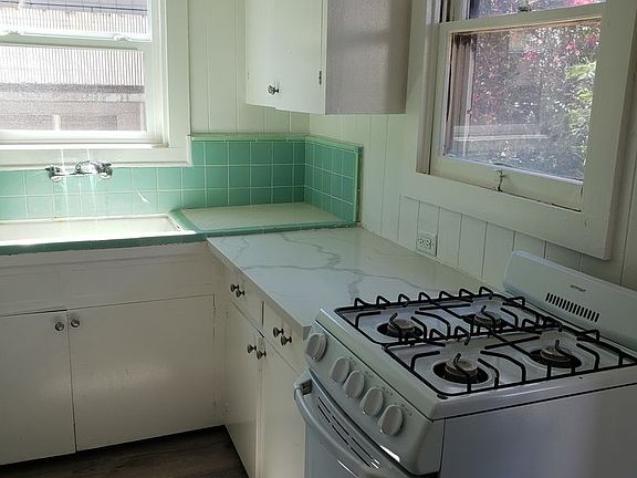 4th image of 1703 S Beretania St APT E