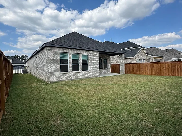 7129 Carriage Light Dr — Photo 35