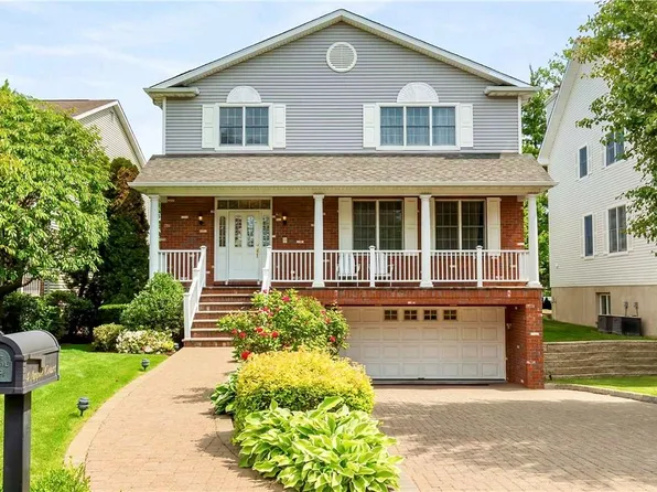 4 Apple Court, Eastchester, NY 10709