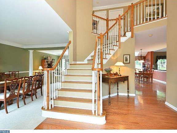 2nd image of 205 Liberty Bell Cir