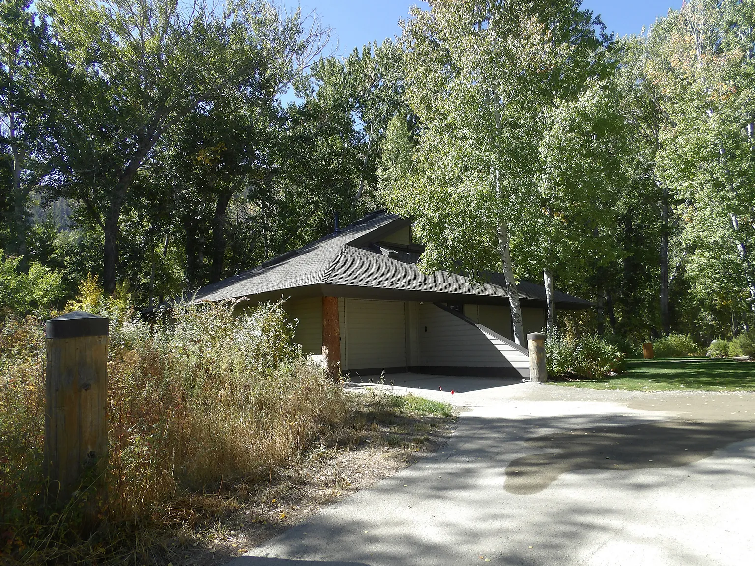 2 bed, 1000 sqft, $4,000 — Photo 3