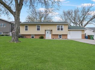 3344 W Ridge Dr, Waterloo, IA 50701