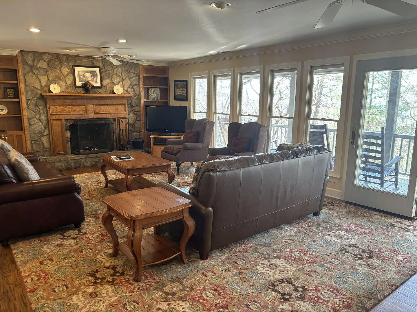 4 bed, 2352 sqft, $2,700 — Photo 4