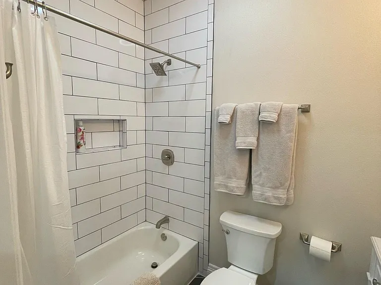 221 S Buena Vista St #A — Photo 7