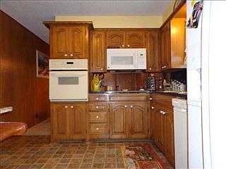 3rd image of 211 Brent St