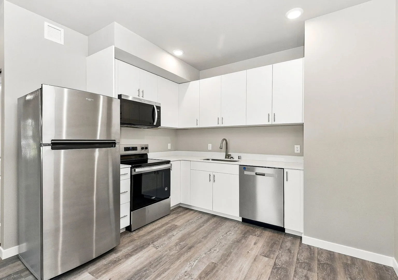 Verona Heights — Photo 4