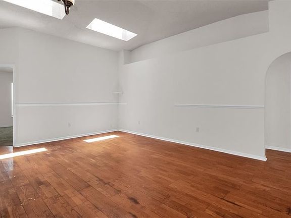 3rd image of 1600 Westminster Trl