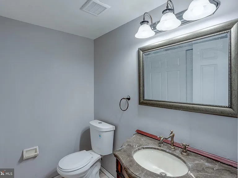 101 Bayberry Ct — Photo 12