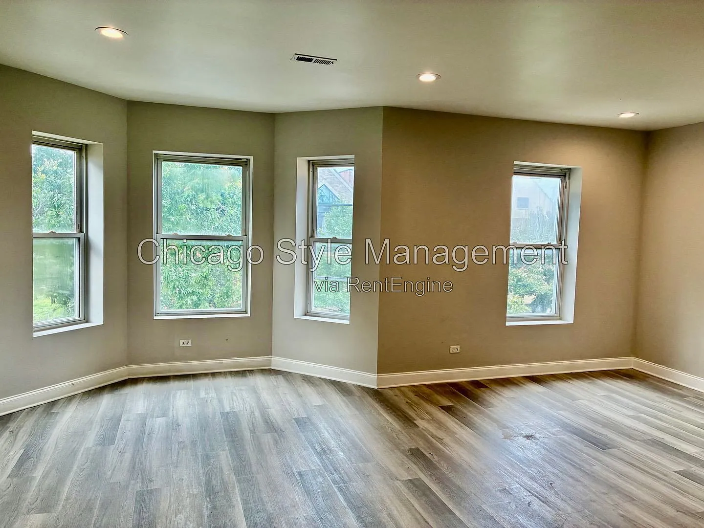 6605 S Kimbark Ave — Photo 2