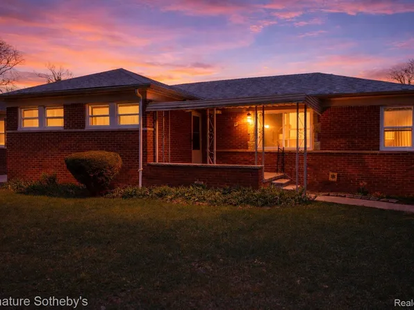 24670 Gardner St, Oak Park, MI 48237