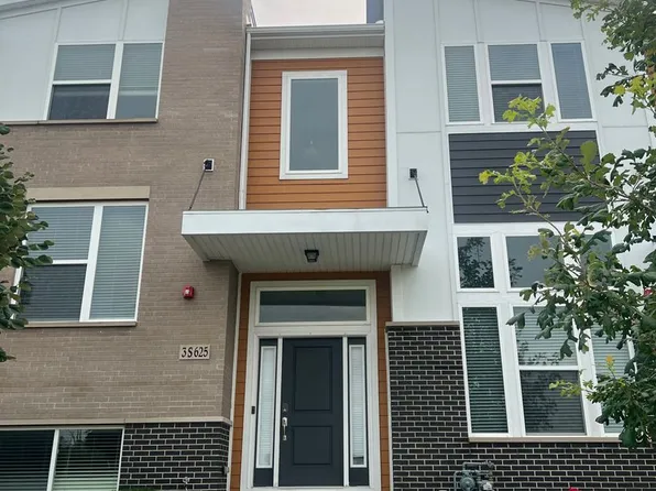 3S625 Camden St, Warrenville, IL 60555