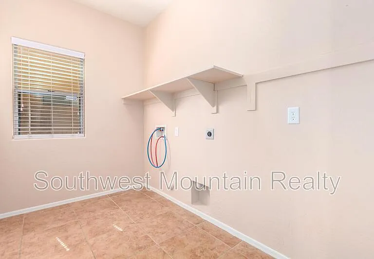41261 W Laramie Rd — Photo 35