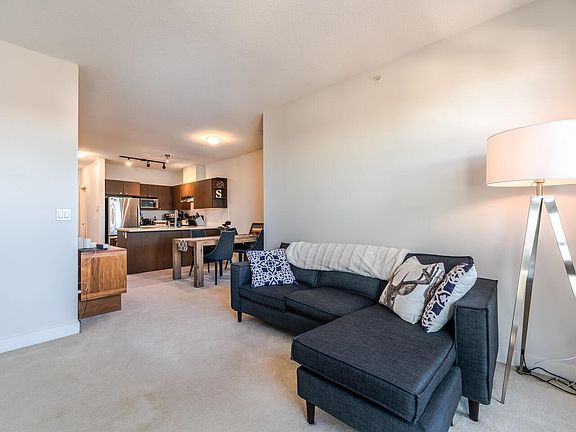 5th image of 4550 Fraser St #403