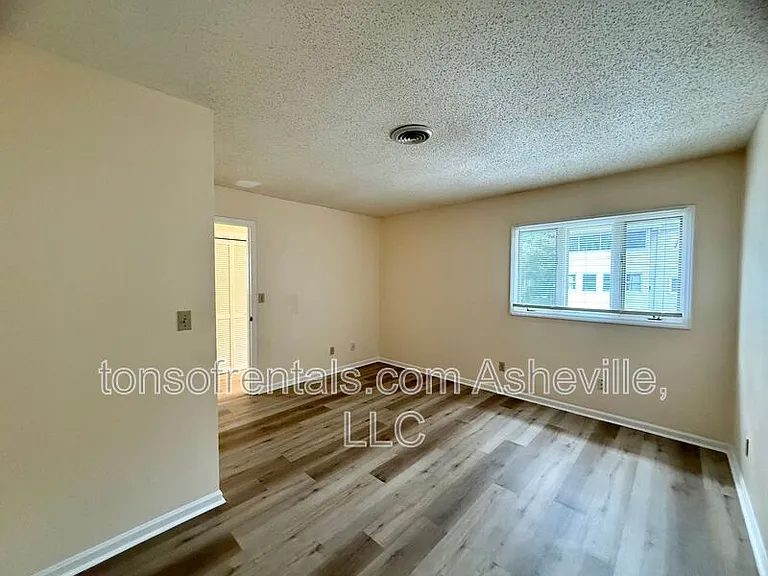 181 N Britton Creek Ct — Photo 16