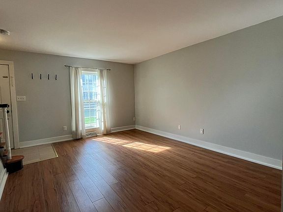4th image of 2508 Village Dr SE