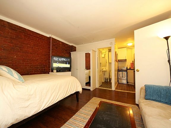 4th image of 447 W 22nd St APT 1