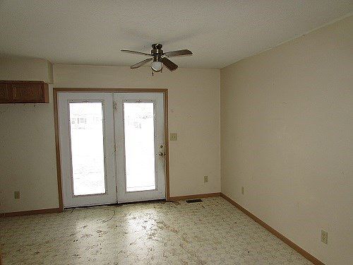5th image of 107 E North St