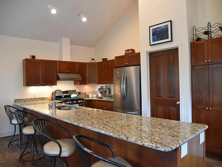 530 Evans Ct — Photo 4