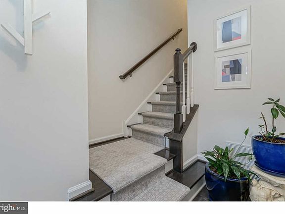 3rd image of 18 Village Green Ln