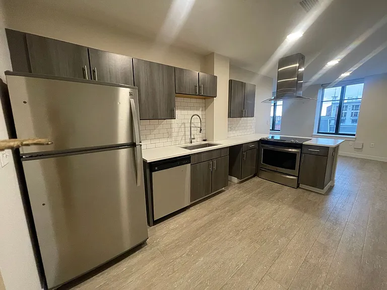 65 W Broad St — Photo 17