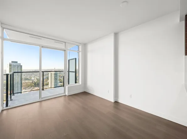 13745 George Jct #3011, Surrey, BC V3T 0R1