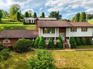 381 Pond St, Pounding Mill, VA 24637
