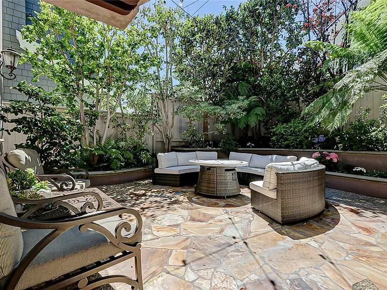 3005 N Poinsettia Ave — Photo 57