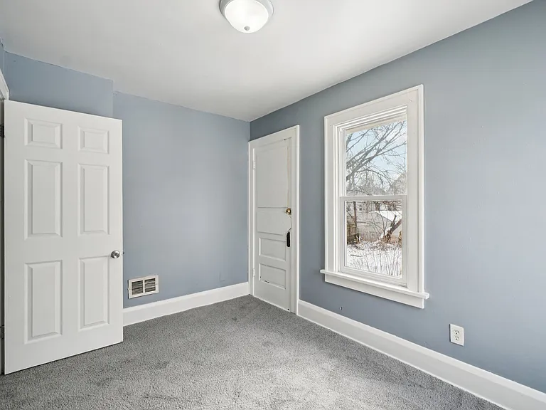 1821 Talbot St — Photo 6