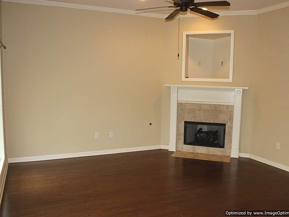 3rd image of 546 Oak Park Cir