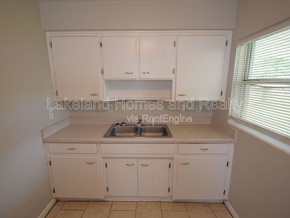 5th image of 1213 W Patterson St