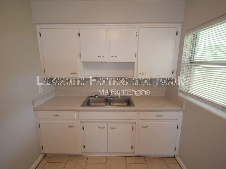 1213 W Patterson St — Photo 5