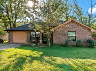 255 Chisholm Trl, Paris, TX 75462