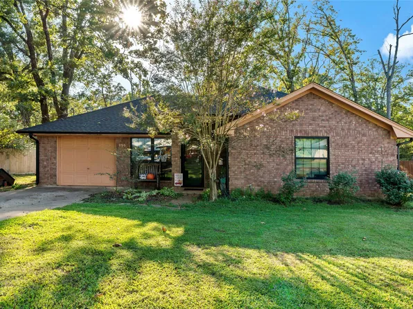 255 Chisholm Trl, Paris, TX 75462