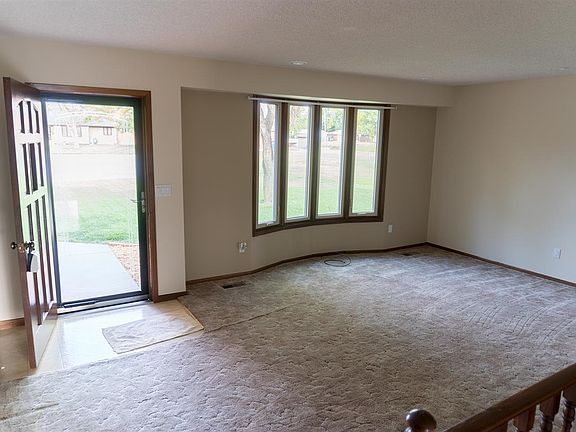 2nd image of 3 Banyard Dr