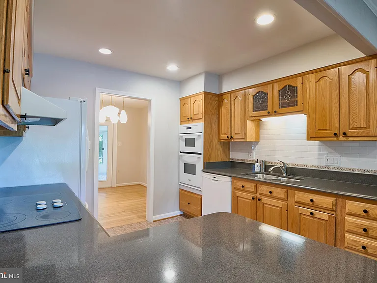 2403 Arrow Park Dr — Photo 3