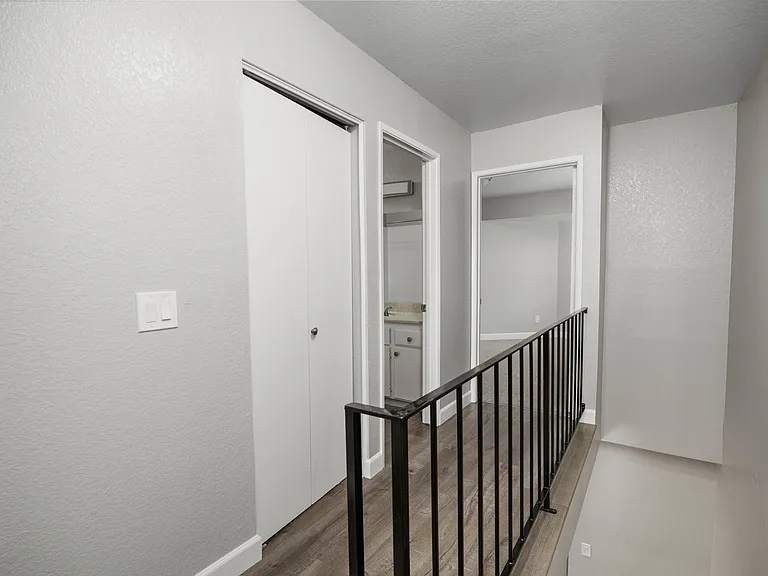 Crestview North Apartments — Photo 20
