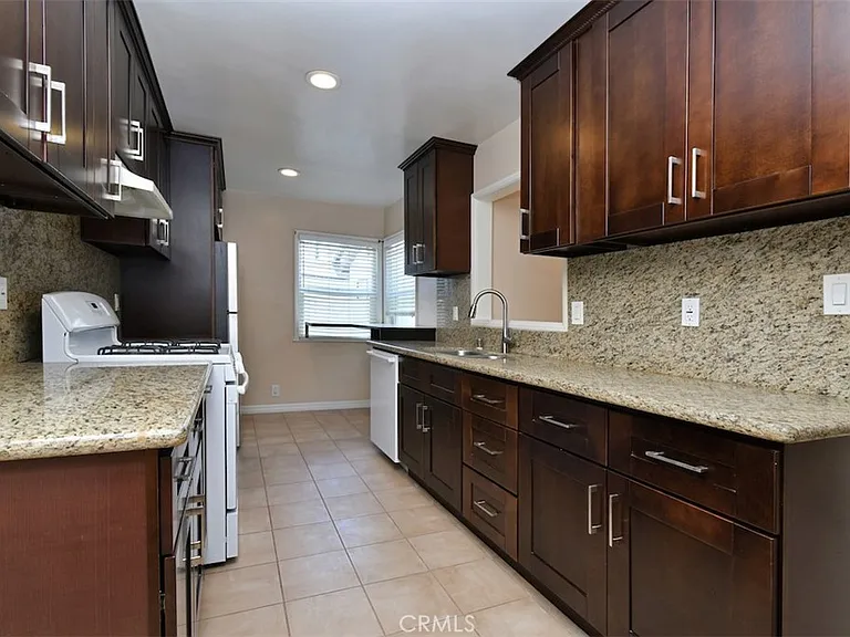 14334 1/2 Tiara St — Photo 10