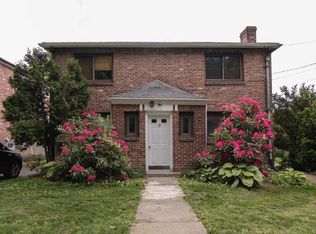 9 Reservoir Rd #1, Chestnut Hill, MA 02467