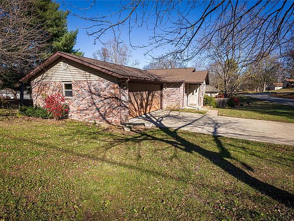 3rd image of 1405 Shawn Dr
