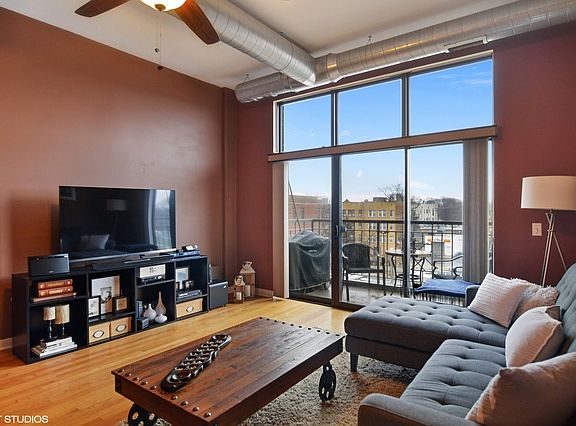 3rd image of 4011 N Francisco Ave Unit 309