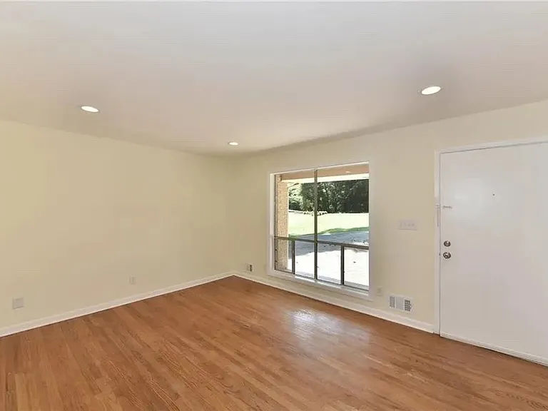 1396 E Rock Springs Cir NE — Photo 11