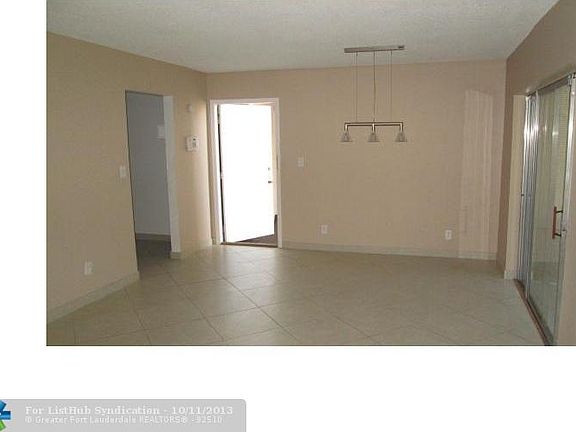4th image of 355 W Laurel Dr APT 1