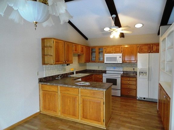 5th image of 800 E 143rd St