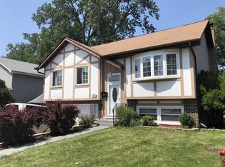 3704 Rywick Ct, Rolling Meadows, IL 60008