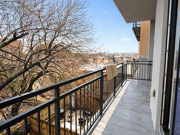 3rd image of 1543 Bergen St #3B