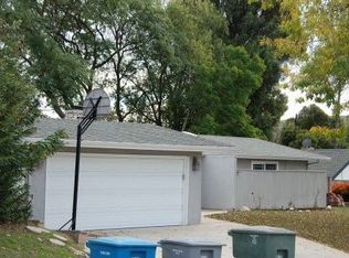 160 Van Dyke St, Thousand Oaks, CA 91360