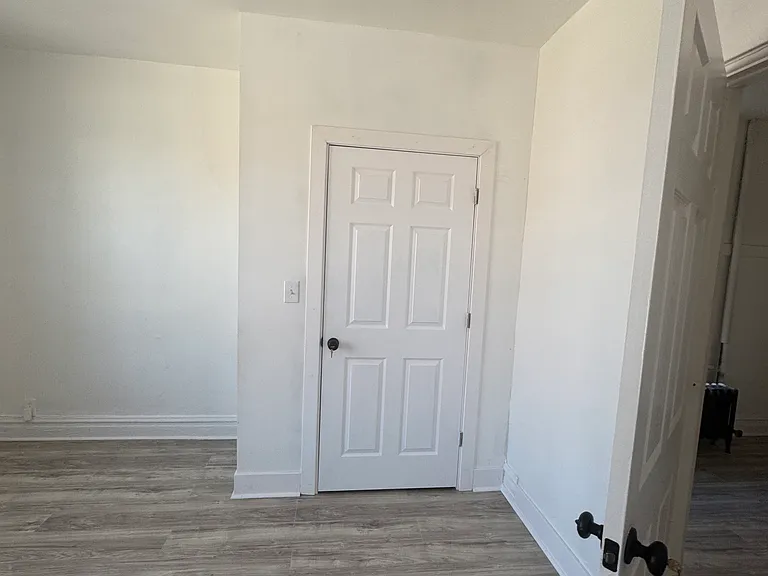 1043 E 73rd St #3 — Photo 3