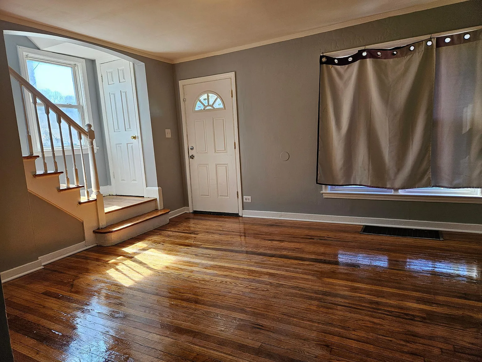3 bed, 1300 sqft, $1,800 — Photo 2